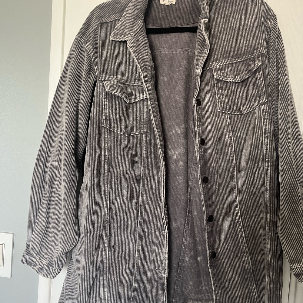 Vici grey shacket size medium